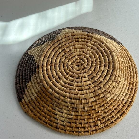 Native American Southwestern Shallow Coil Raffia Woven Basket 12" - Picture 5 of 8
